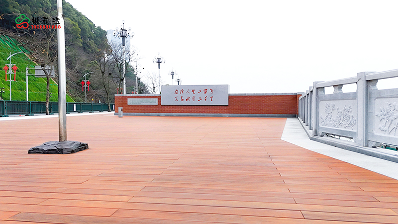 恰同學(xué)少年廣場(chǎng)