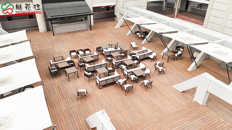 美紋超然竹板鋪裝的平臺(tái)