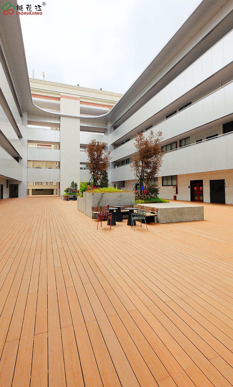 美紋超然竹板鋪裝的平臺(tái)